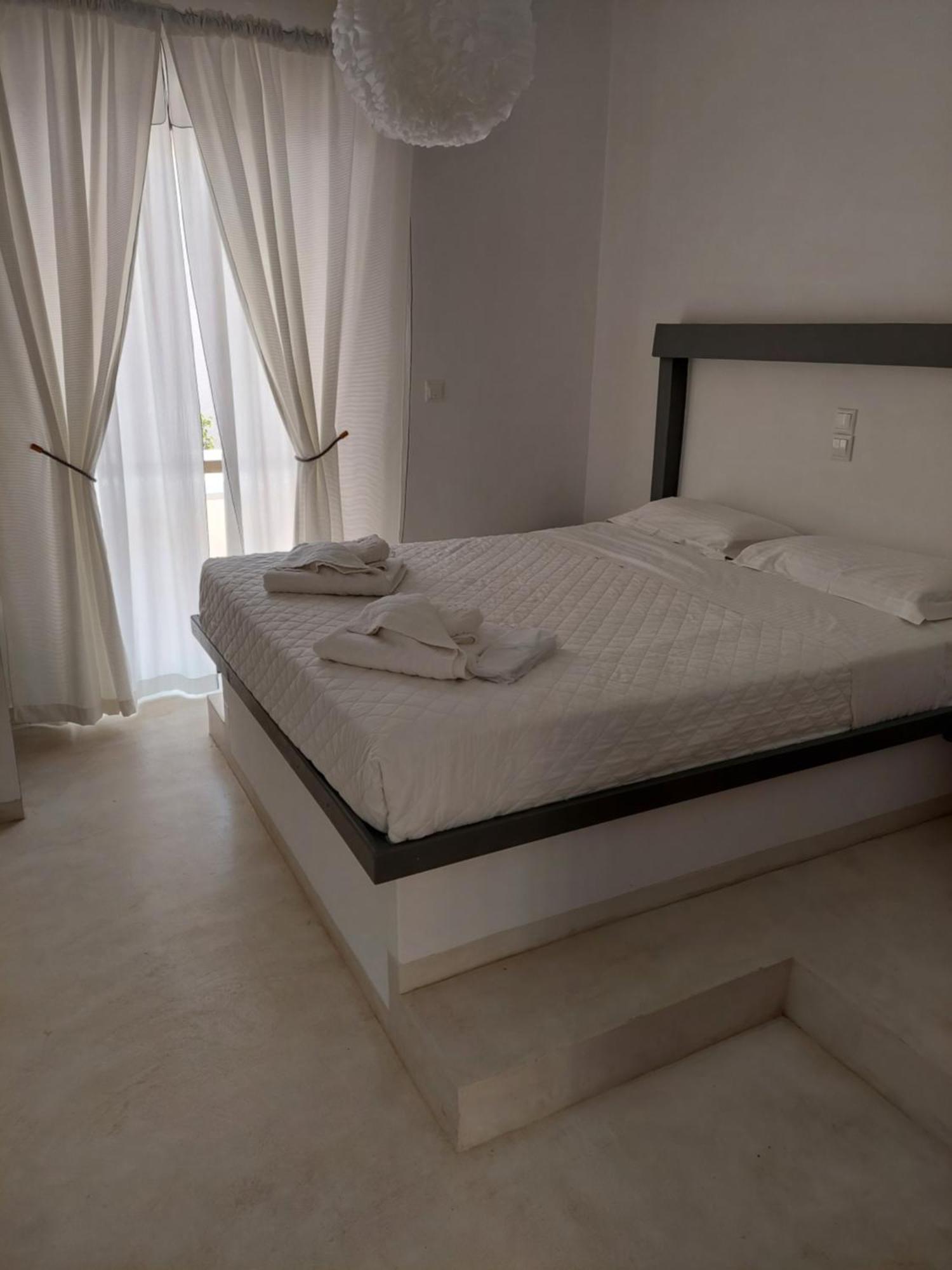 Ferienwohnung Golden Star Praxitelous Agia Marina  Exterior foto